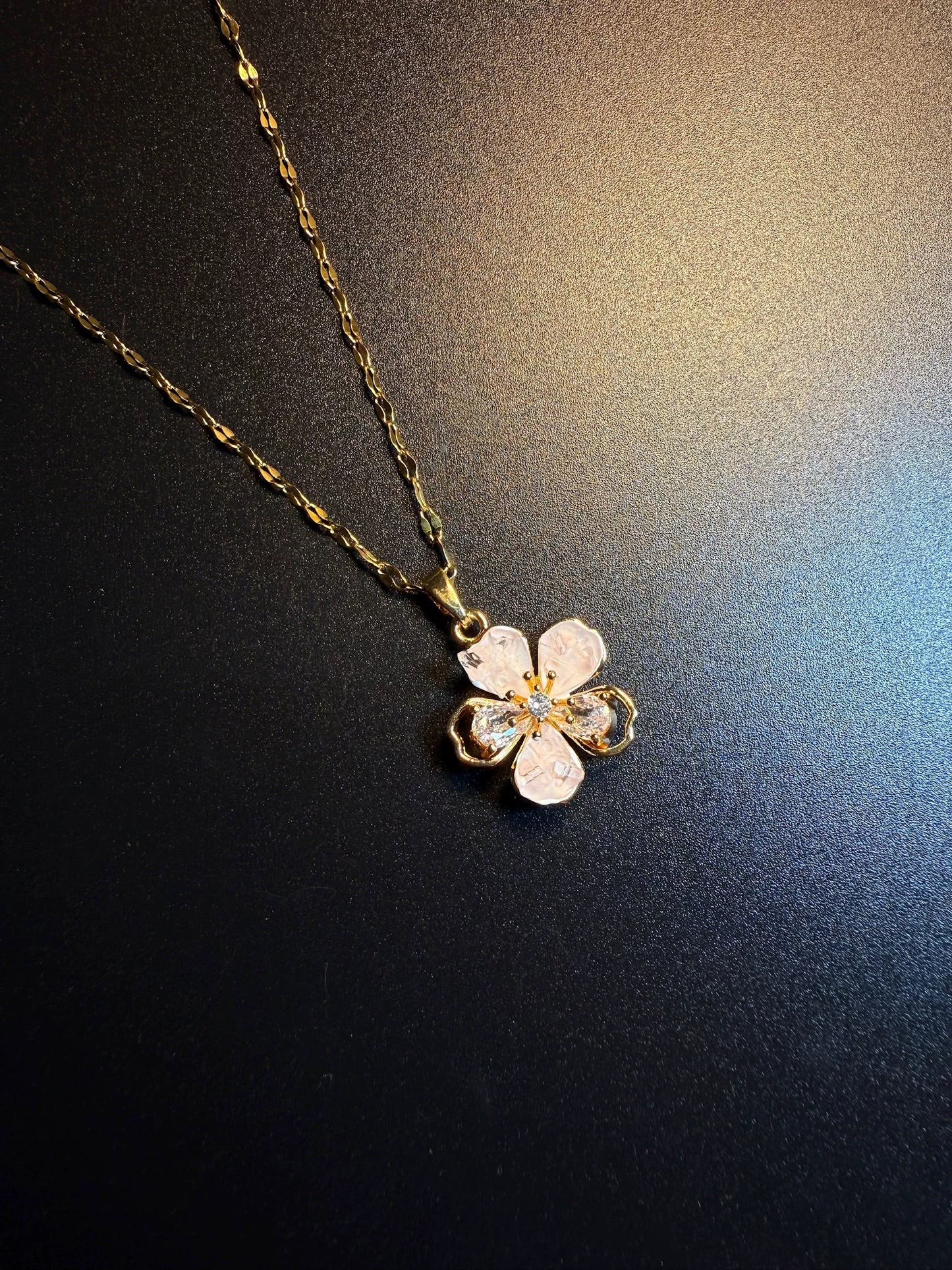 ヴィンテージ古着 Blossom Halo フレンチピンク 桜ネックレス どんなスタイルにも合う鎖骨ネックレス