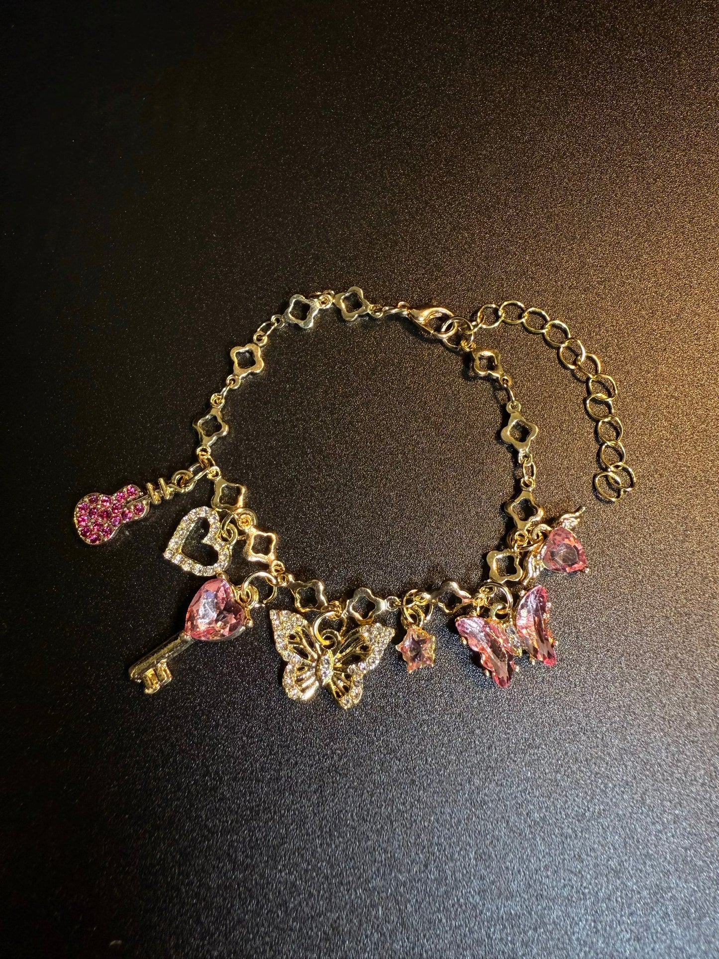 New Vintage ヴィンテージ ピンク・ファンタジー ピンクの蝶のブレスレット 可愛くておしゃれ