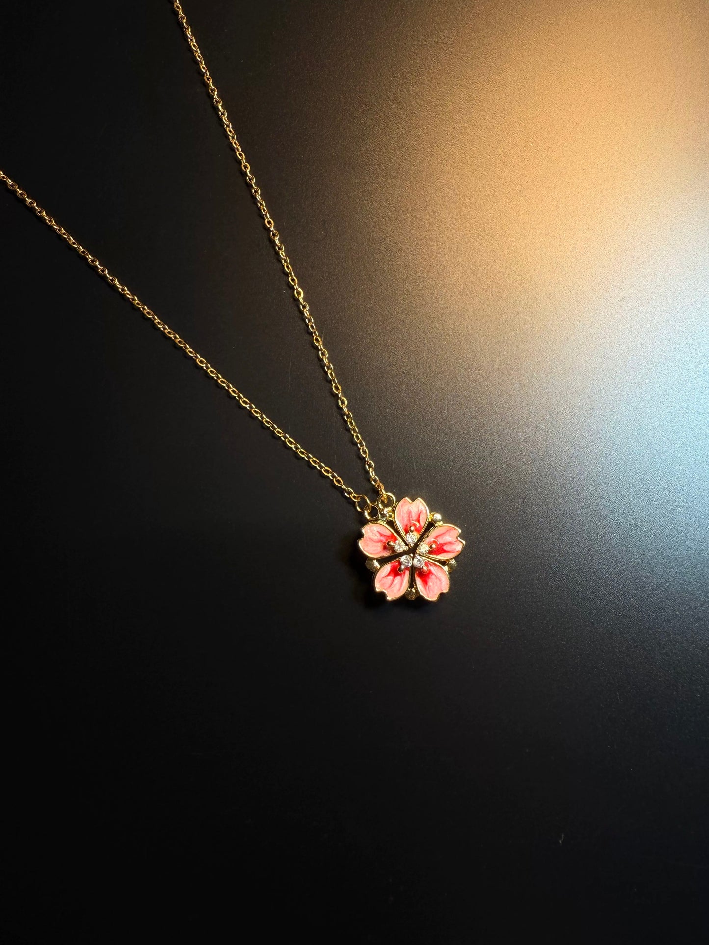ヴィンテージ古着 Blush Petal Drop 桜モチーフの開閉式ネックレス 鎖骨チェーン