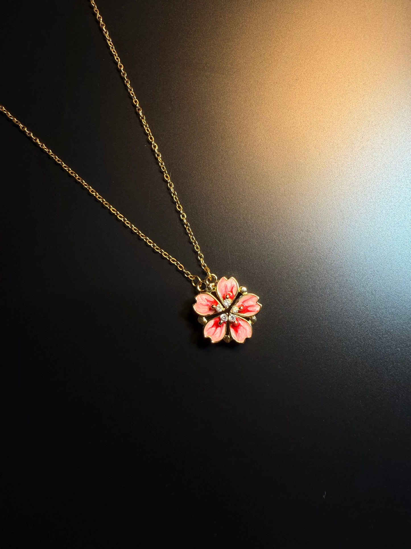 ヴィンテージ古着 Blush Petal Drop 桜モチーフの開閉式ネックレス 鎖骨チェーン