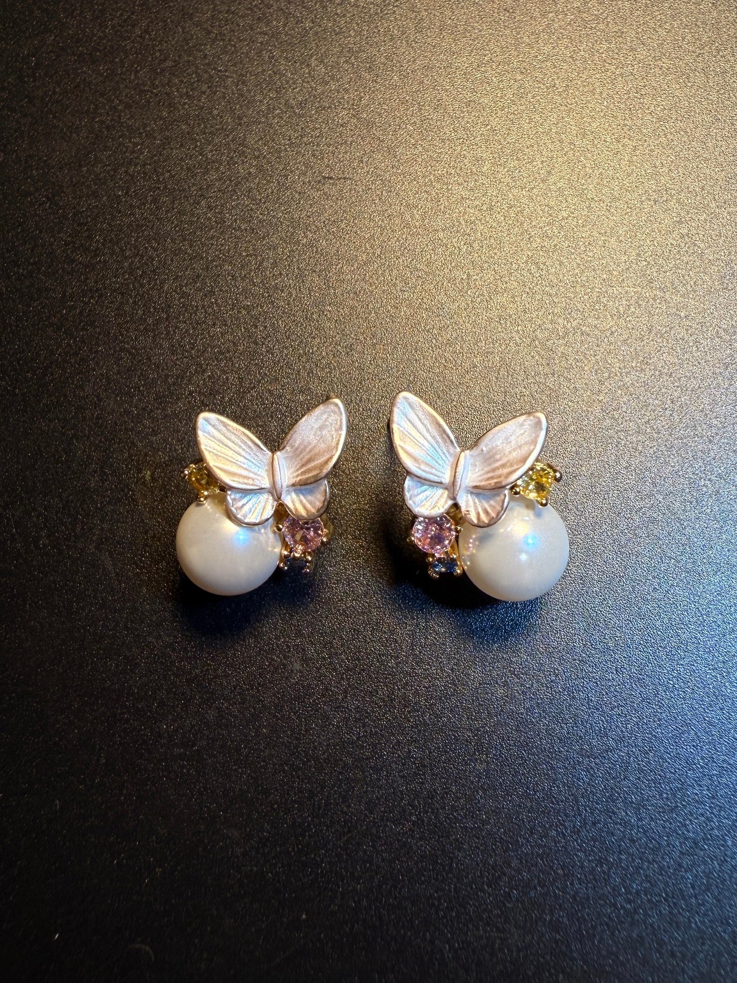 ヴィンテージ古着 Dewy Pear ピンクバタフライパールピアス
