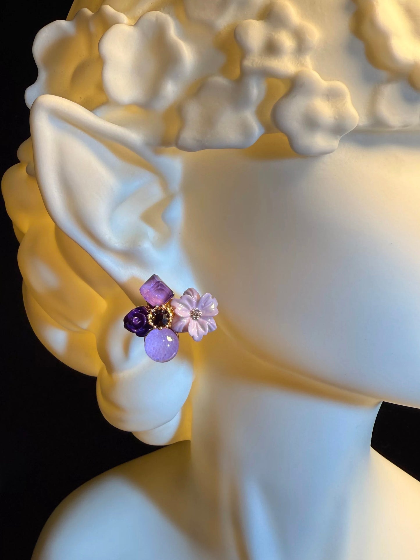 ヴィンテージ古着 シックなライラック色の花柄ピアス