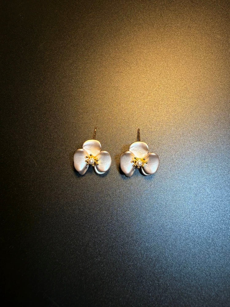 ヴィンテージ古着 パレ・フローレット ファレノプシス（胡蝶蘭）の花モチーフ ピアス