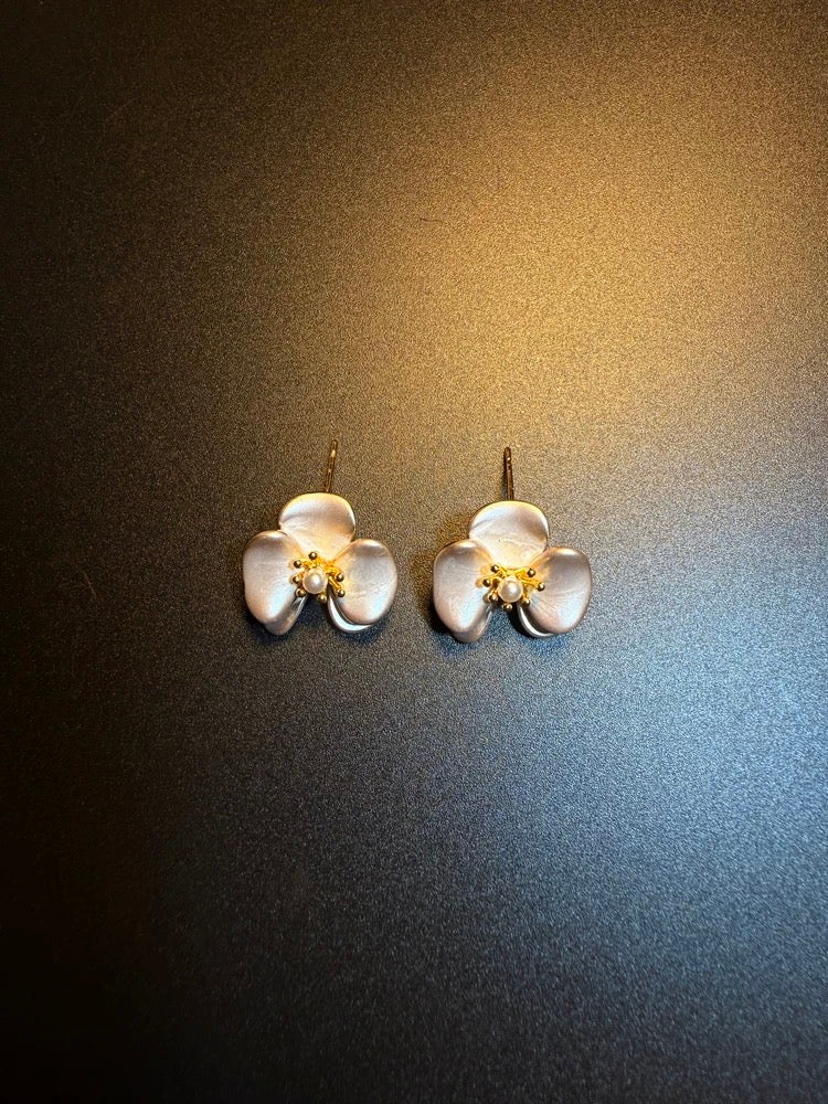 ヴィンテージ古着 パレ・フローレット ファレノプシス（胡蝶蘭）の花モチーフ ピアス