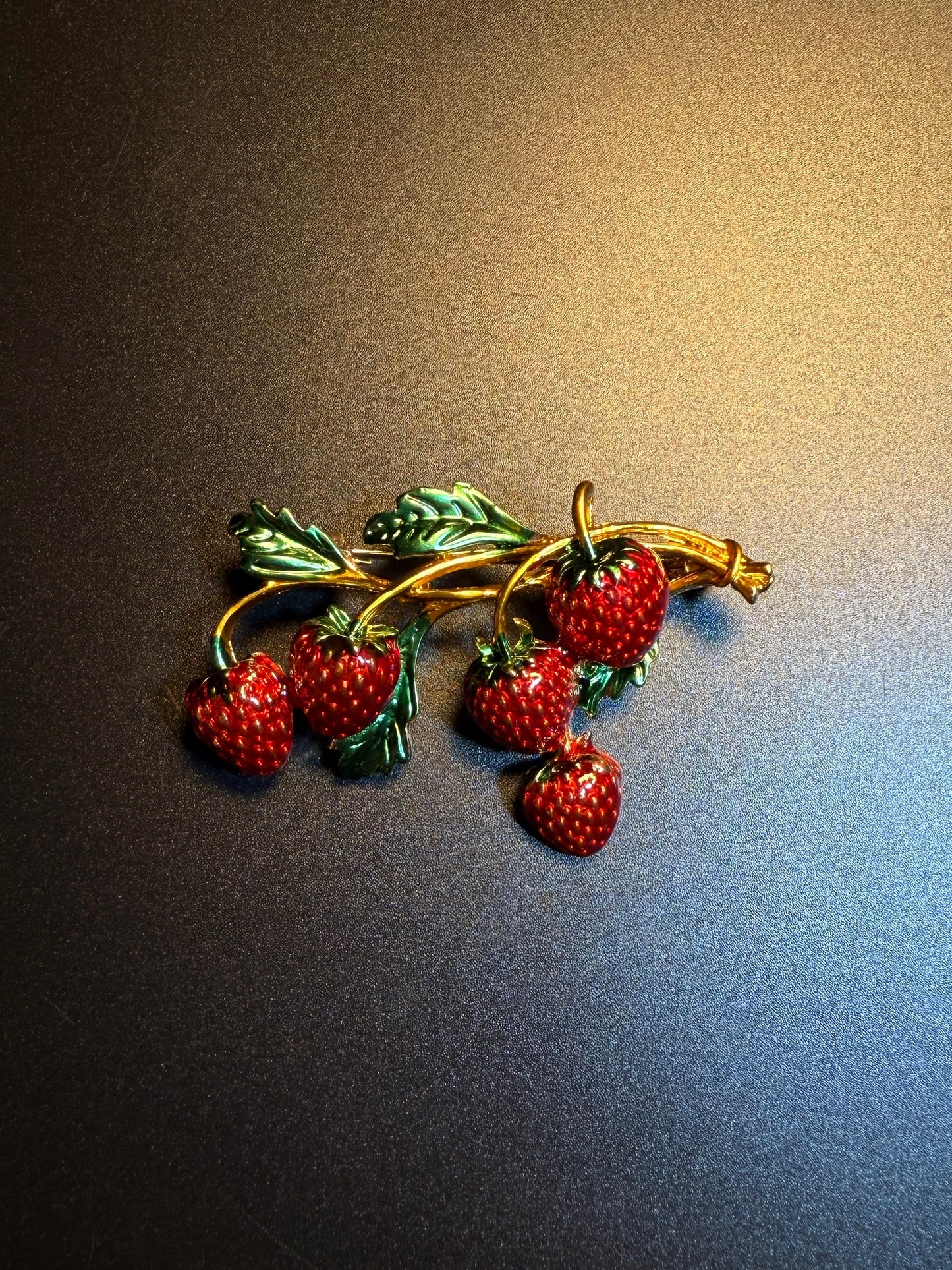 ヴィンテージ古着 Juicy Sprig イチゴのブローチ