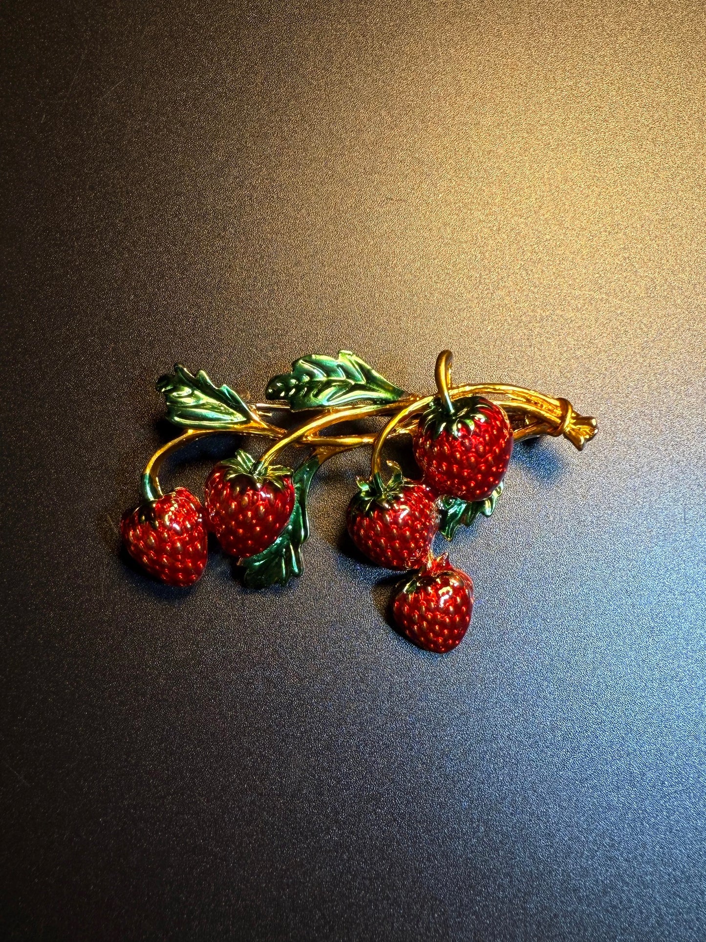 ヴィンテージ古着 Juicy Sprig イチゴのブローチ