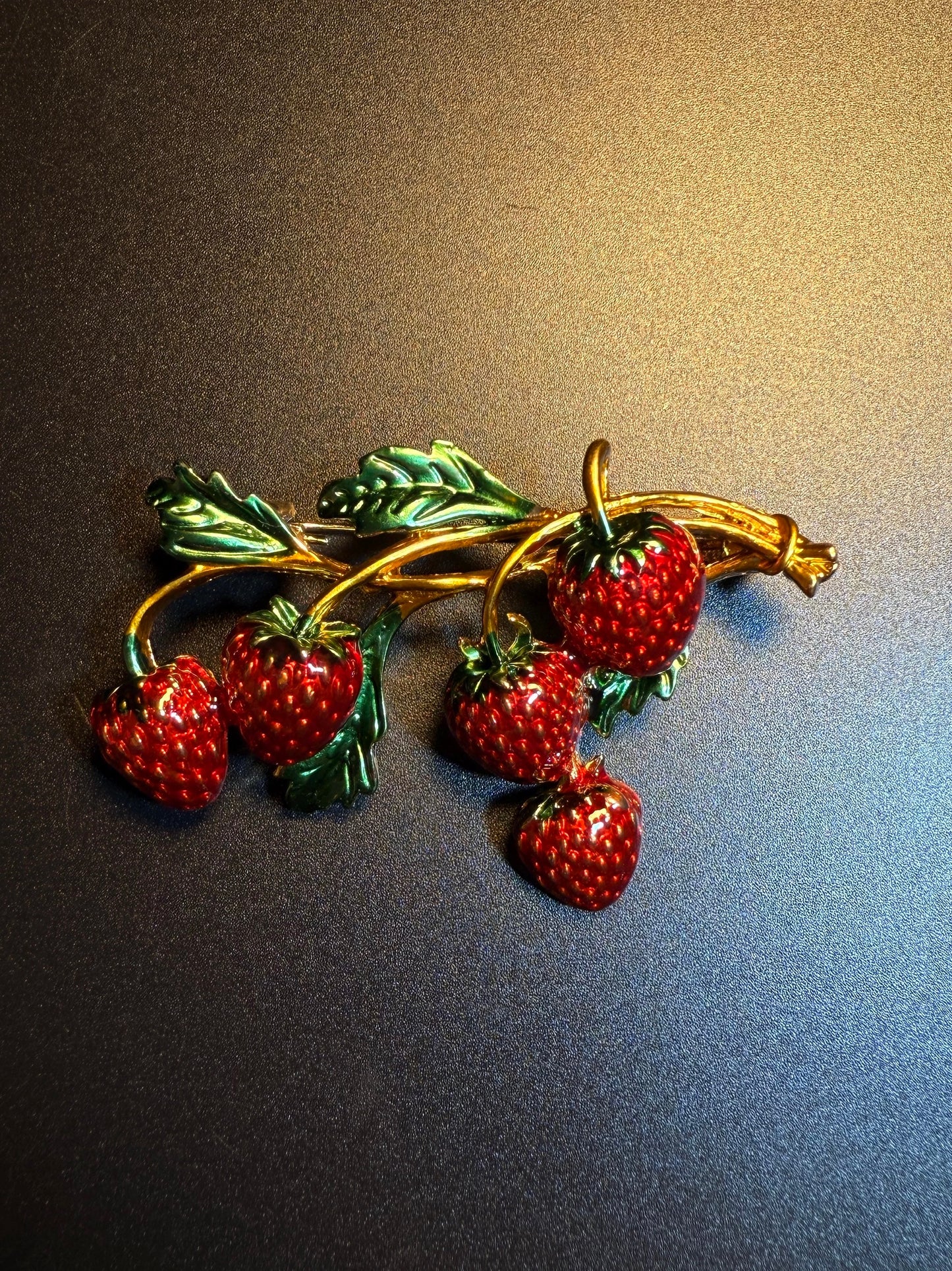 ヴィンテージ古着 Juicy Sprig イチゴのブローチ
