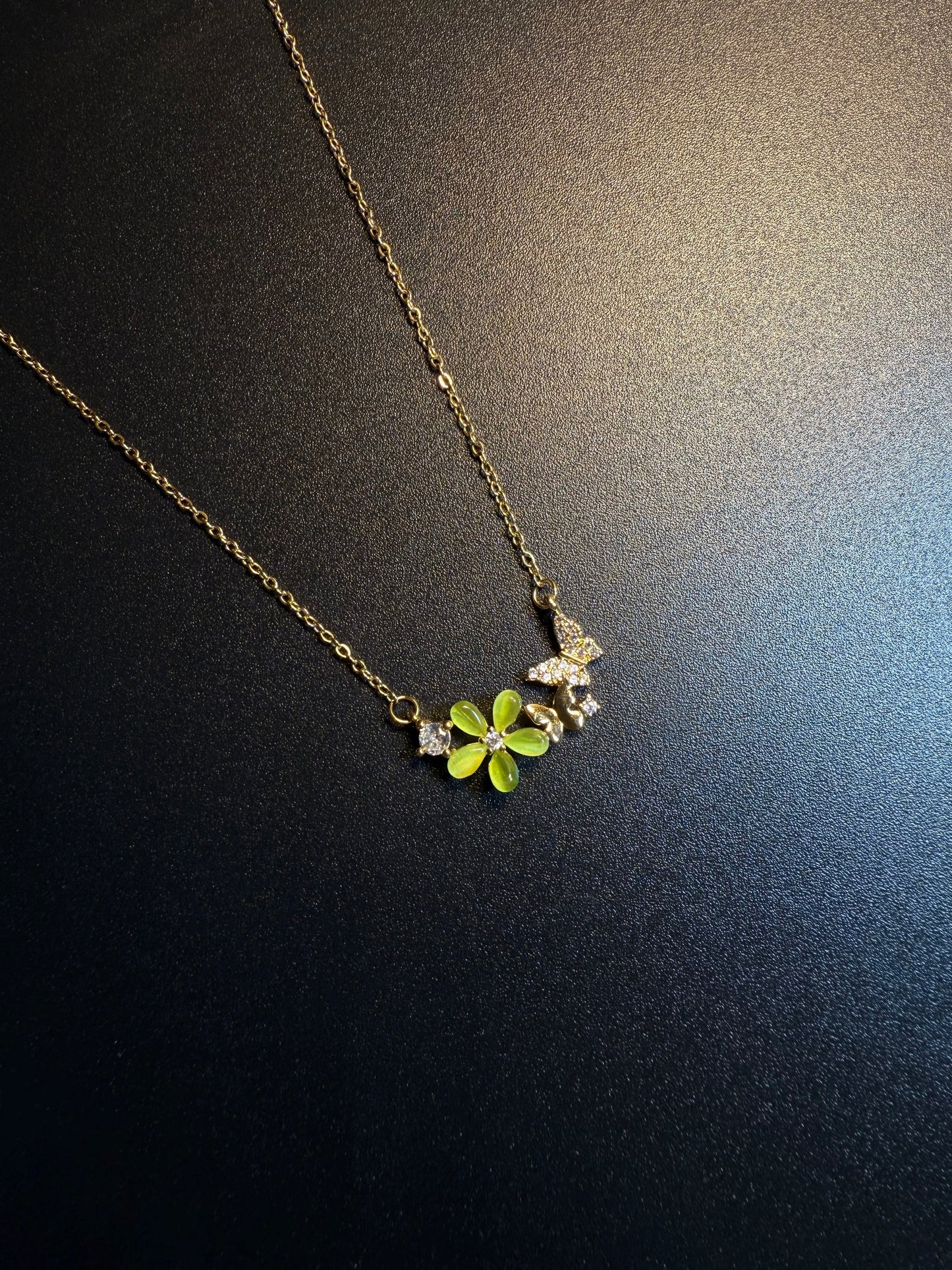 ヴィンテージ古着 Moss Petal 森系 フルダイヤモンド 蝶と花のネックレス 鎖骨チェーン