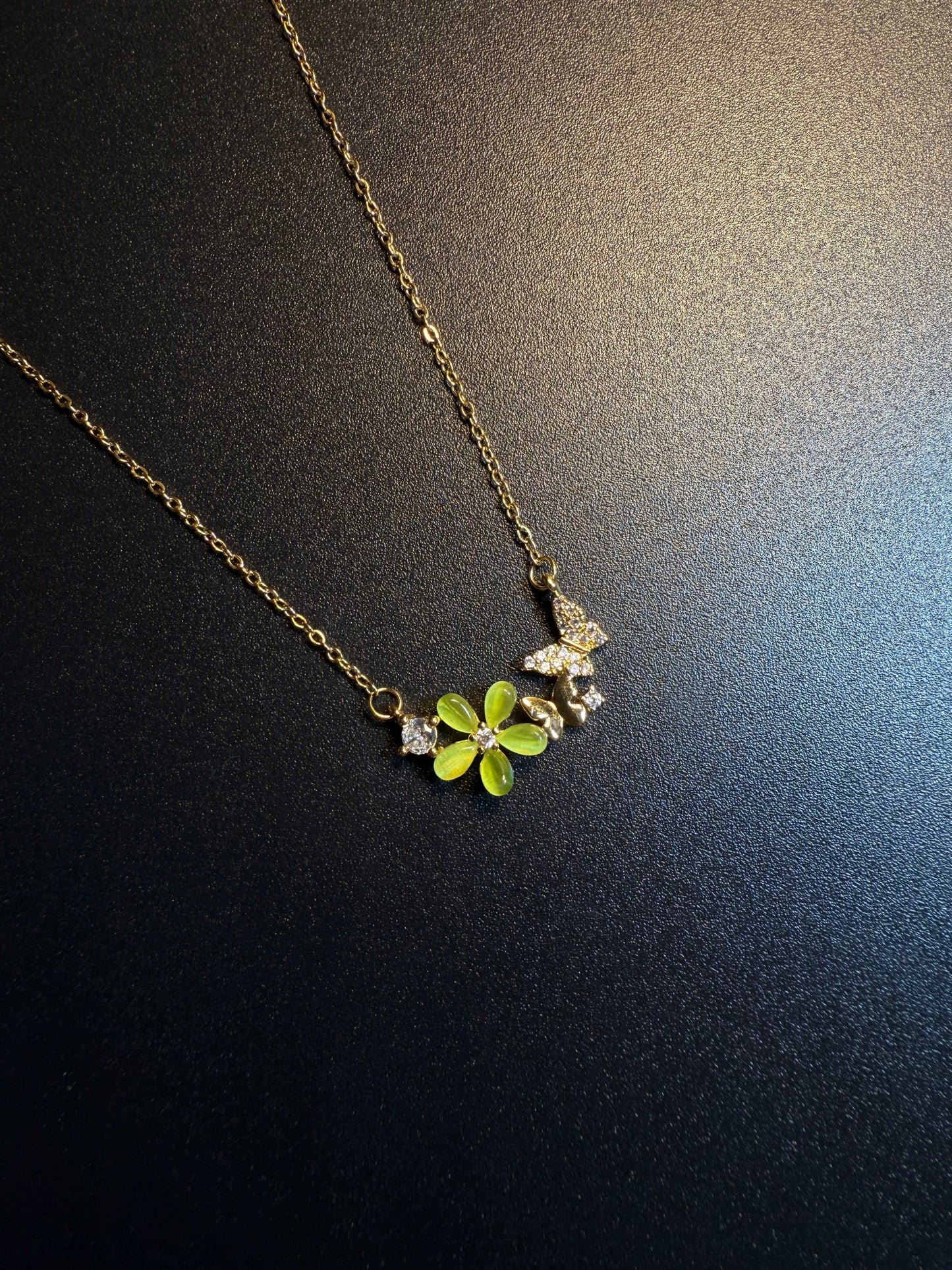 ヴィンテージ古着 Moss Petal 森系 フルダイヤモンド 蝶と花のネックレス 鎖骨チェーン