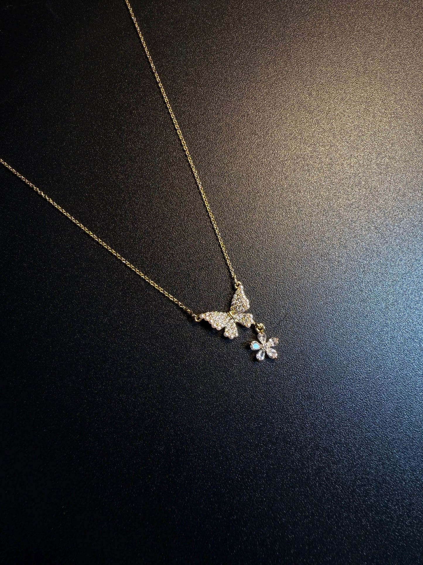 ヴィンテージ古着 Butterfly Kiss ダイヤモンドあしらいのバタフライネックレス 鎖骨チェーン