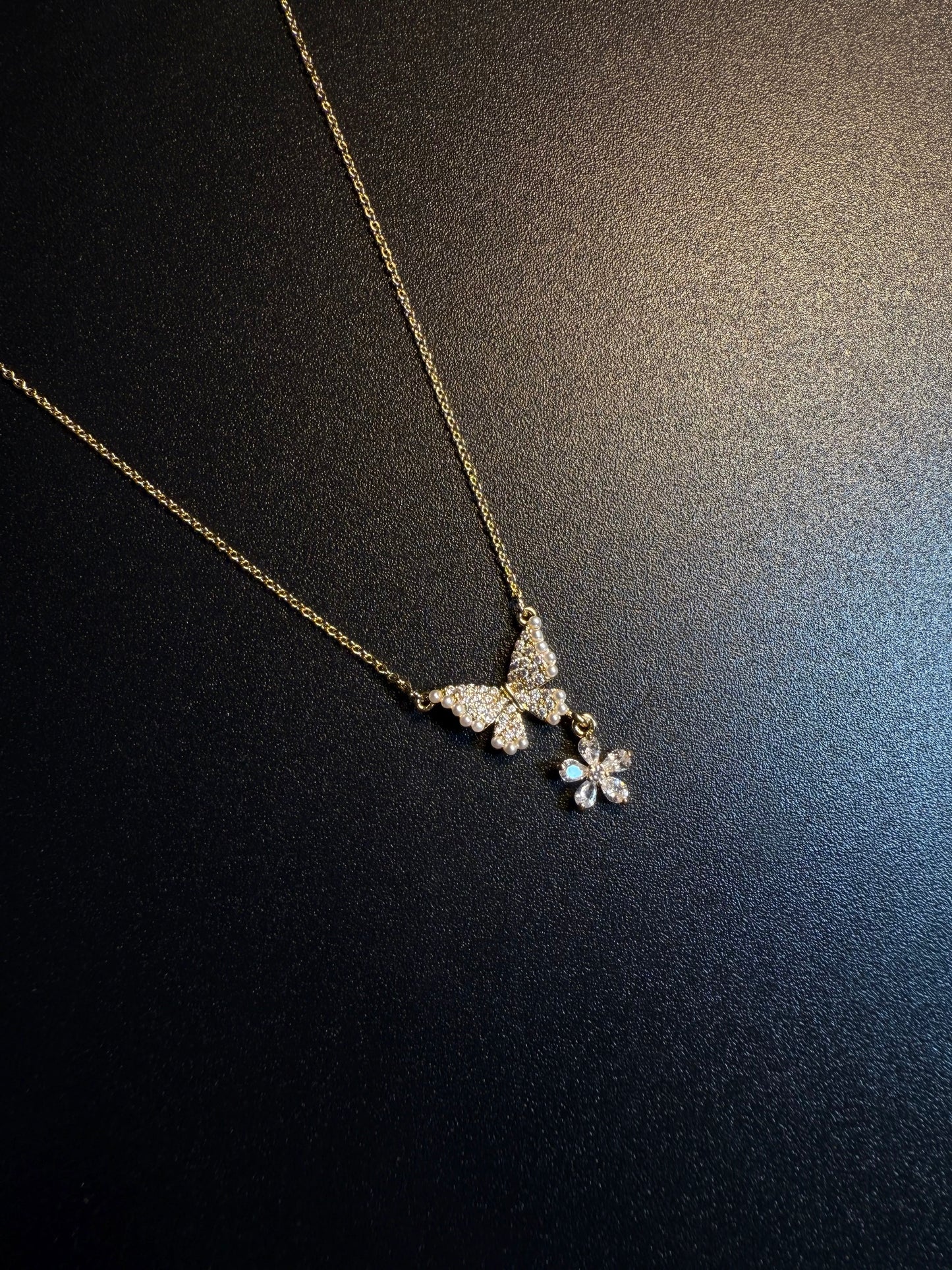 ヴィンテージ古着 Butterfly Kiss ダイヤモンドあしらいのバタフライネックレス 鎖骨チェーン