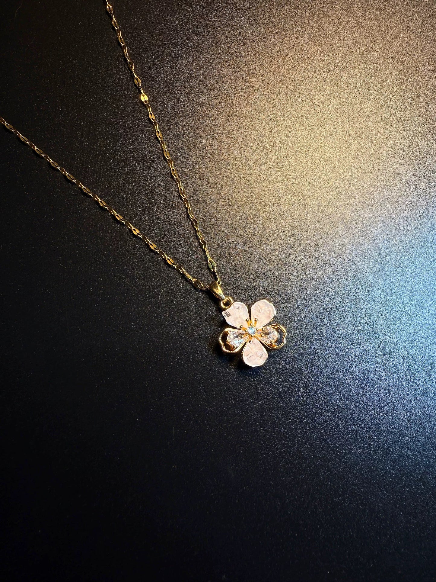 ヴィンテージ古着 Blossom Halo フレンチピンク 桜ネックレス どんなスタイルにも合う鎖骨ネックレス