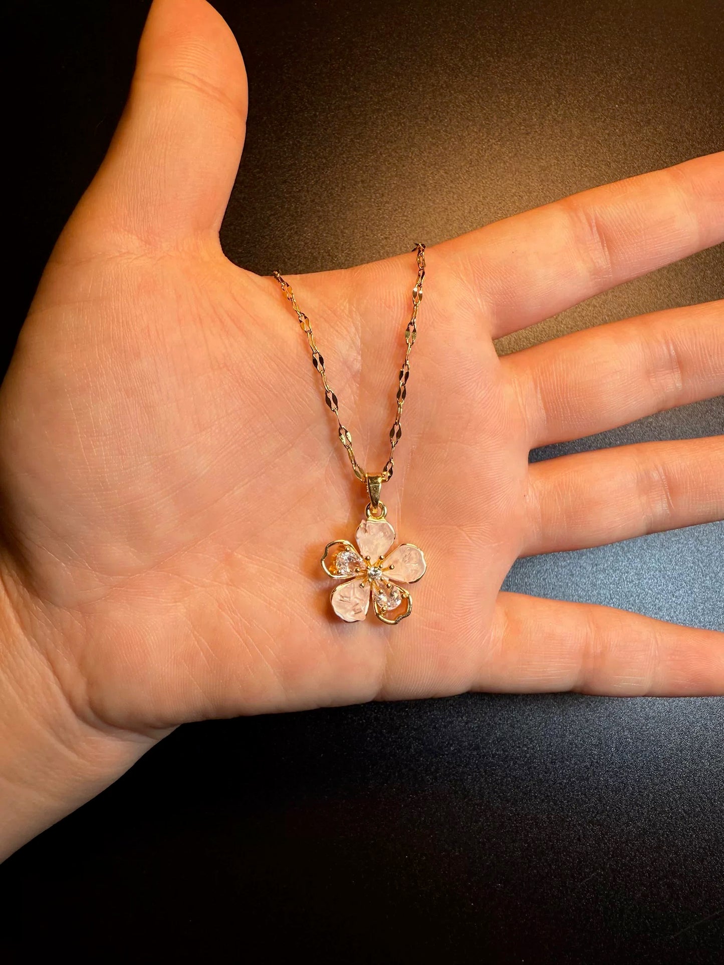 ヴィンテージ古着 Blossom Halo フレンチピンク 桜ネックレス どんなスタイルにも合う鎖骨ネックレス