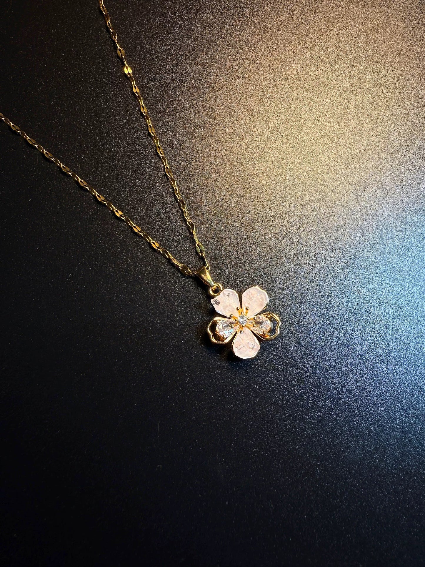 ヴィンテージ古着 Blossom Halo フレンチピンク 桜ネックレス どんなスタイルにも合う鎖骨ネックレス