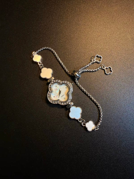 NewVintage古着風　Shimmering Clover 四つ葉のクローバーブレスレットウォッチ