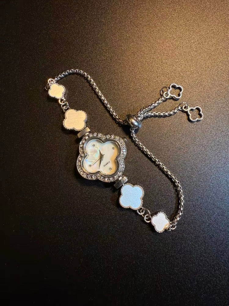 NewVintage古着風　Shimmering Clover 四つ葉のクローバーブレスレットウォッチ