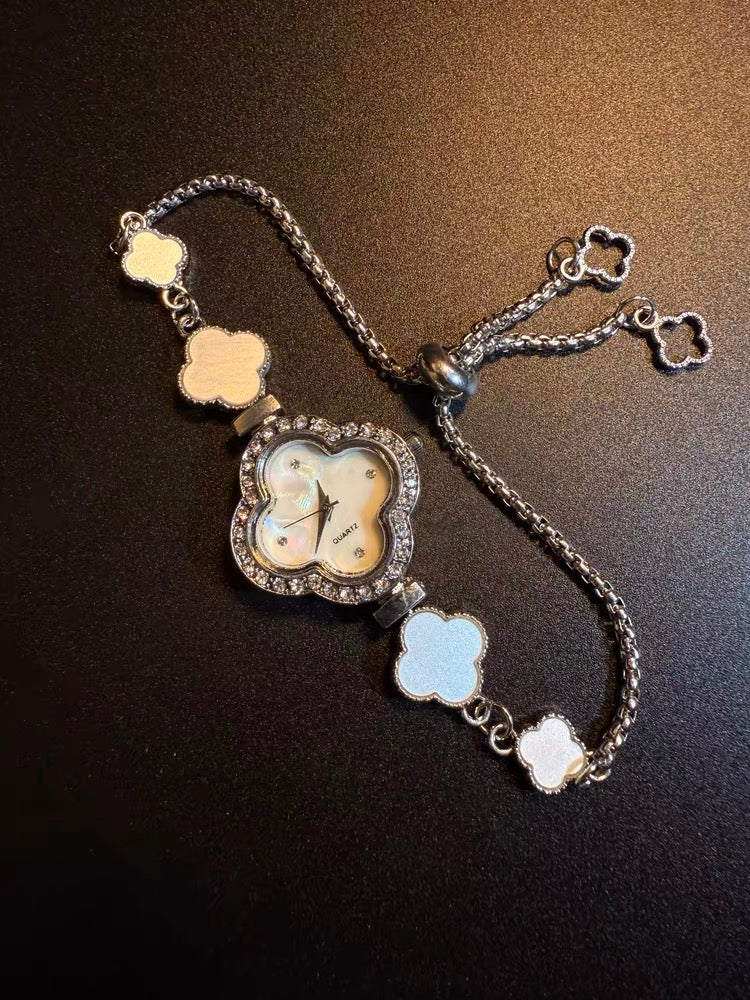 NewVintage古着風　Shimmering Clover 四つ葉のクローバーブレスレットウォッチ