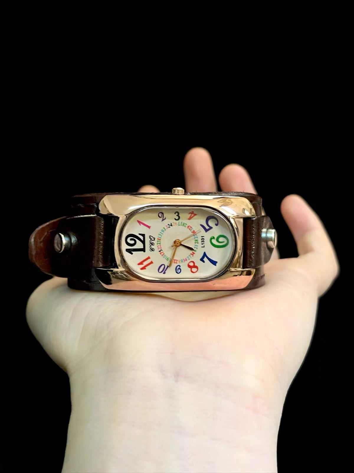 ヴィンテージ古着スタイル【Eyes Holding Time｜時を見つめる瞳】ウォッチ