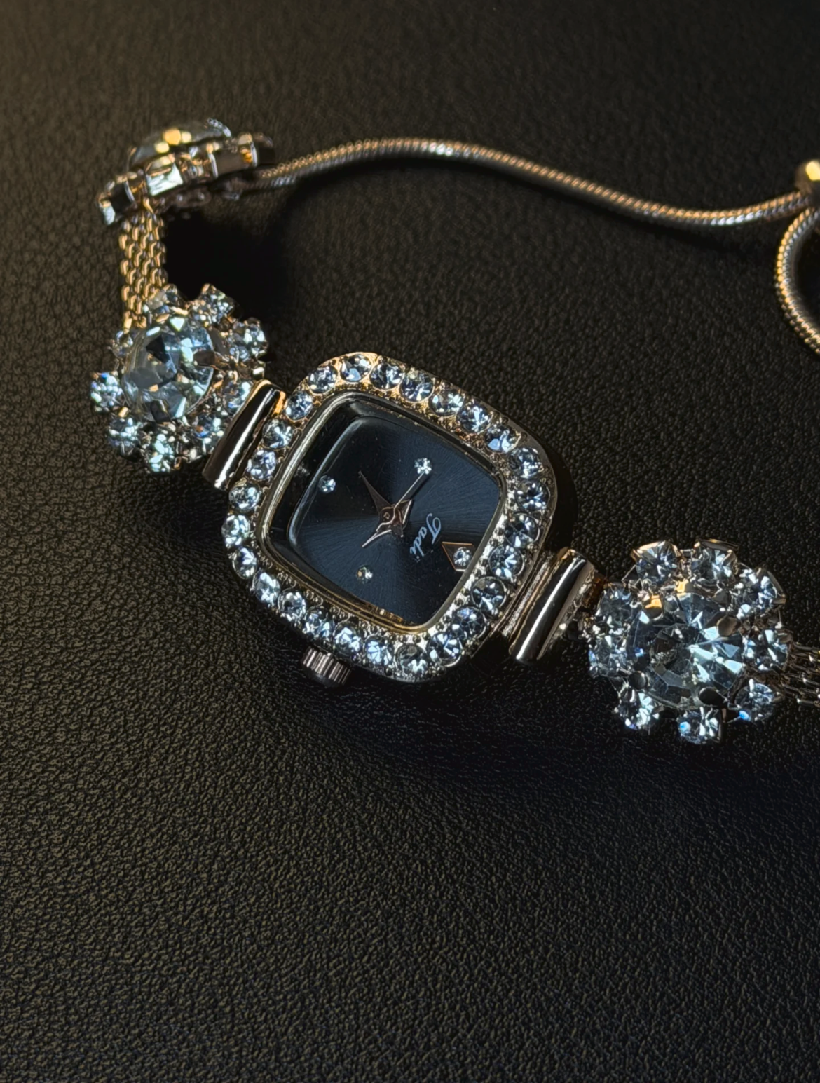 Vintage Style｜Serpens Flos｜夜の河にきらめく腕時計