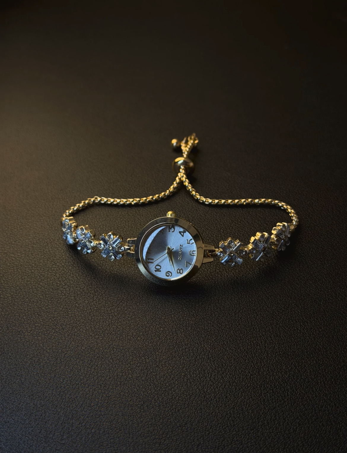 Vintage Style｜Flora Horologium｜花影をまとう腕時計