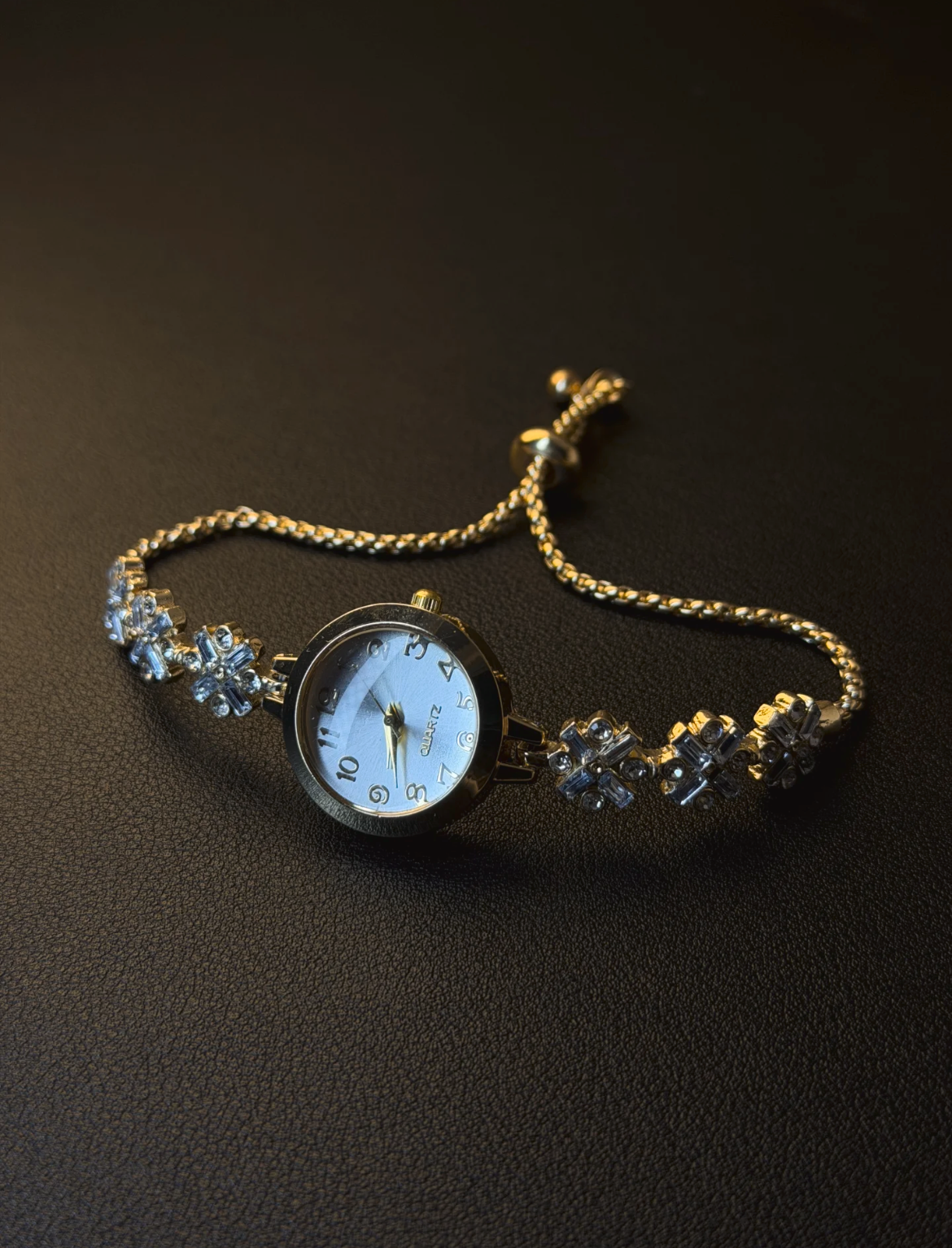 Vintage Style｜Flora Horologium｜花影をまとう腕時計