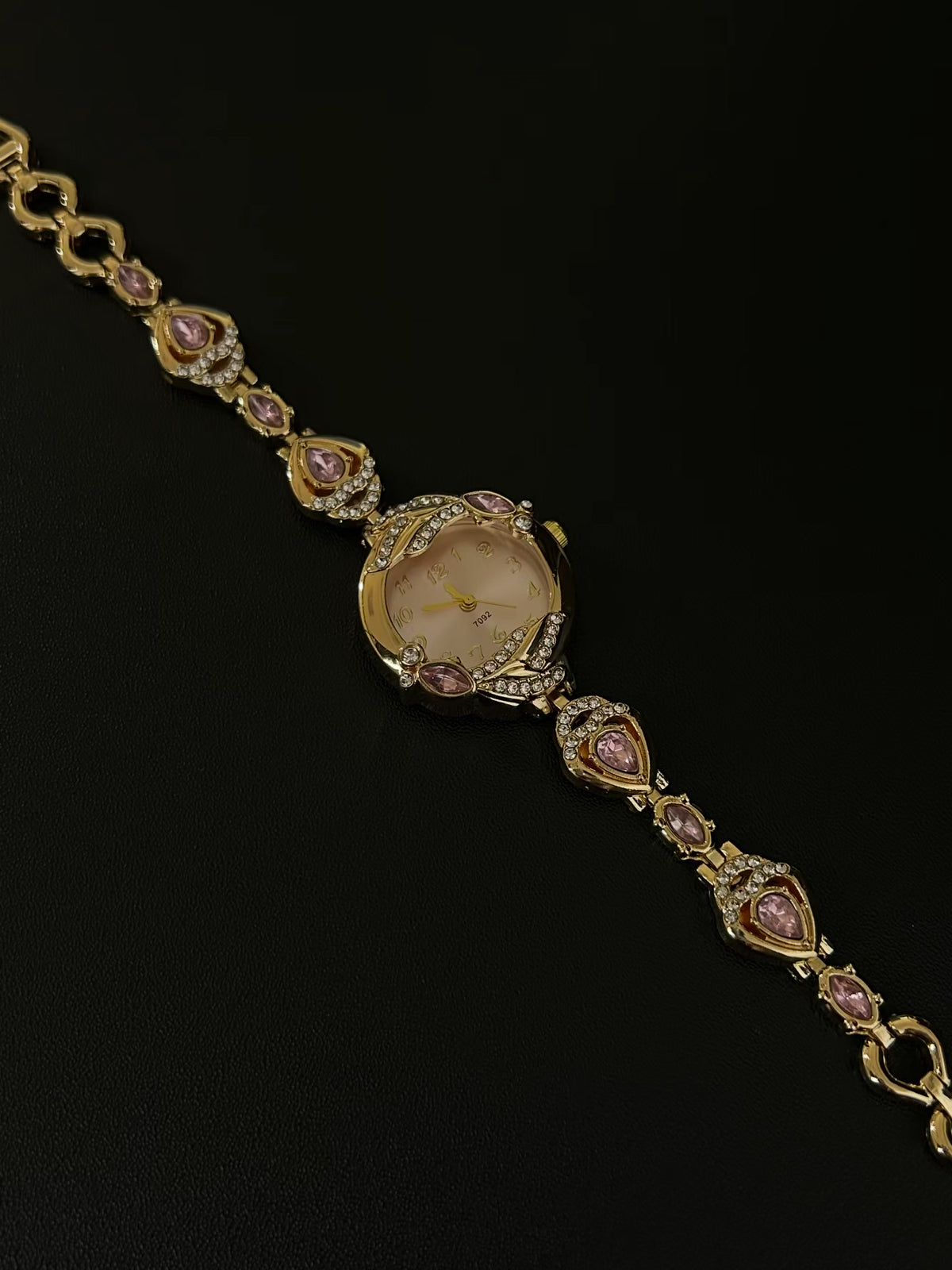Vintage 古着｜桃金の旧章・ブレスレットウォッチ
