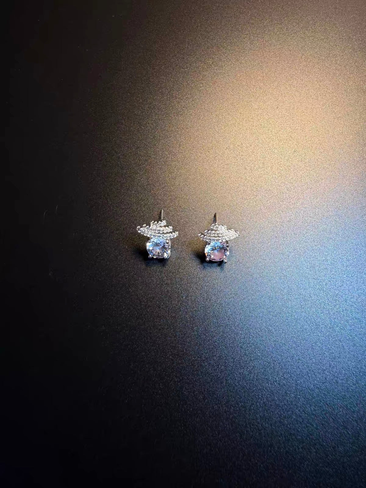 Vintage 古着風「Pale Orbit」ギャラクシースターライン ミニビジュー ピアス