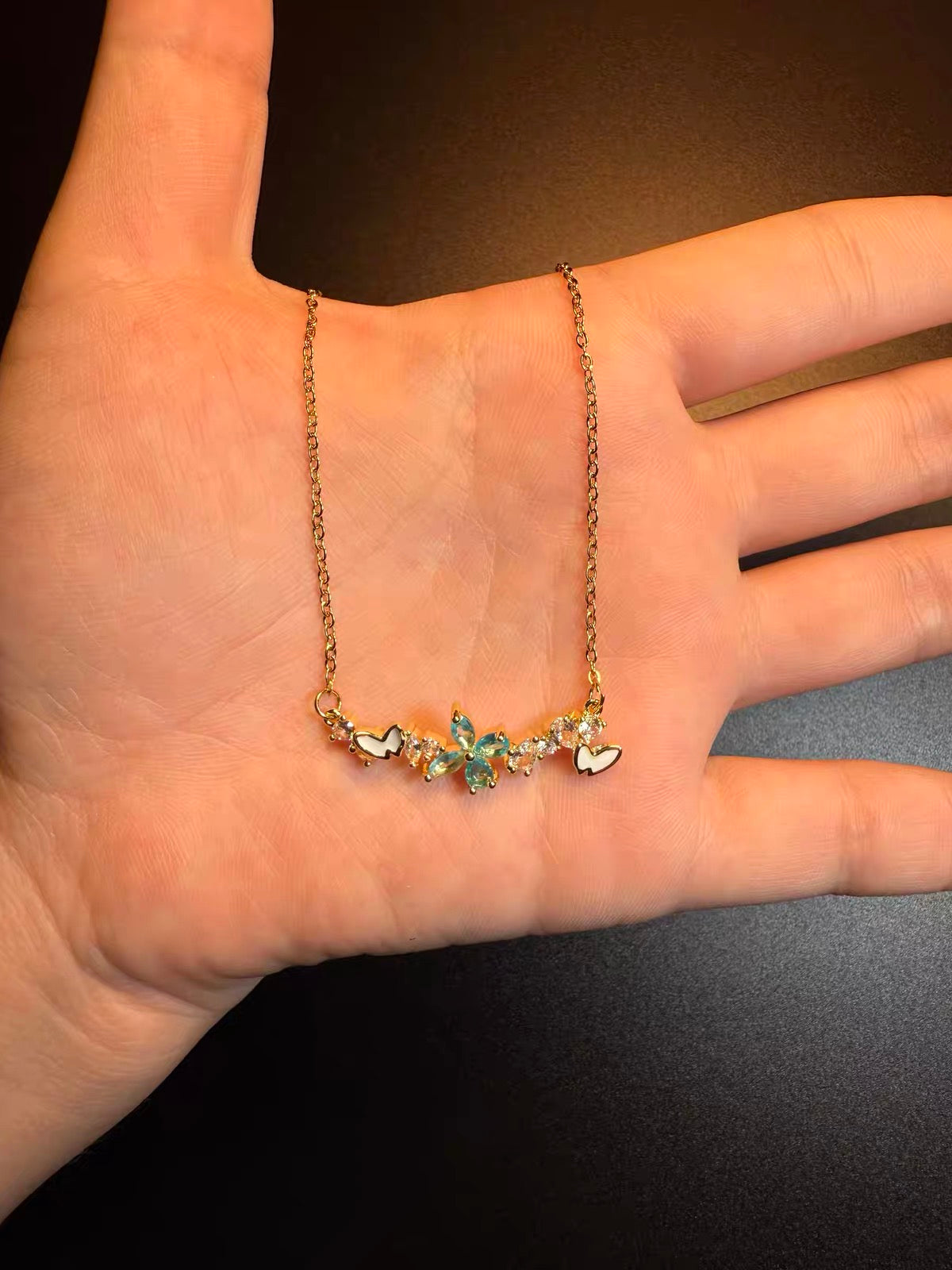 New Vintage 古着風「Tiny Breeze」やさしいフラワーライン ショートネックレス
