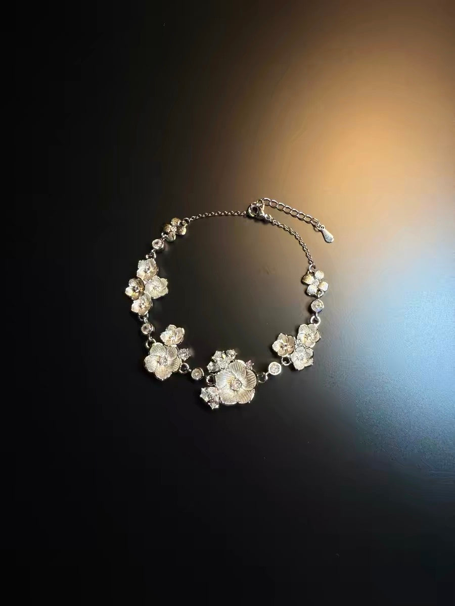 ヴィンテージ・古着 Moon Bloom 重厚なフルダイヤモンドの椿ブレスレット シルバーアクセサリー